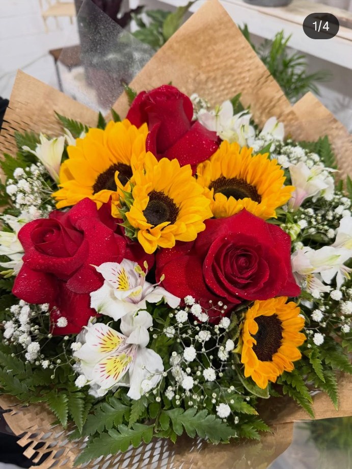 Buquê com rosas e girassóis